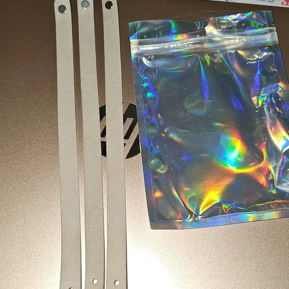 Toychstone Crystal Tri Wrap Bracelet (Gray) - Picture 2 of 2